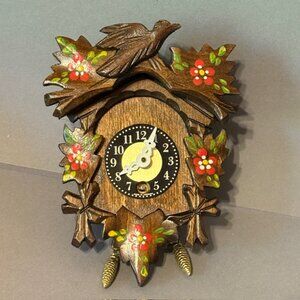 Not working and the #6 looks like a keyhole, no key included. Excellent conditio